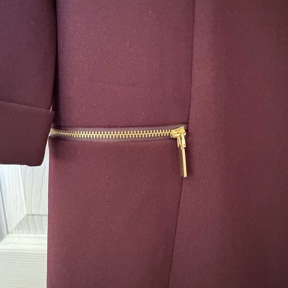 NWOT Tahari oversized suit jacket. Plum. Size 10. Fully lined. - Picture 2 of 6